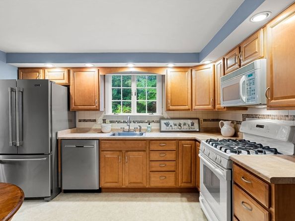 10 Rawson Hill Road, Newburyport MA 01950