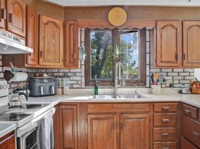 11 Rosewood Dr, Leominster MA 01453