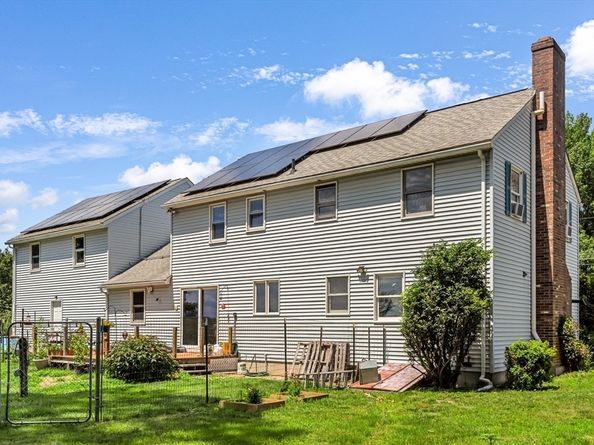11 Rosewood Dr, Leominster MA 01453