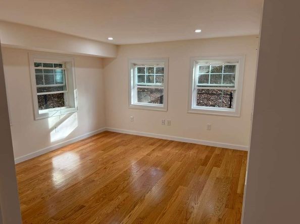 232 Lake Dr, Hamilton MA 01982