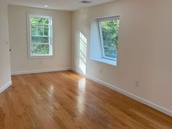 232 Lake Dr, Hamilton MA 01982