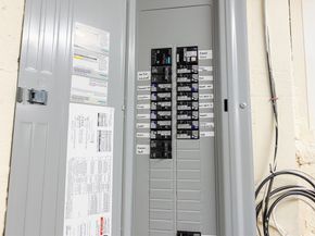 232 Lake Dr, Hamilton MA 01982