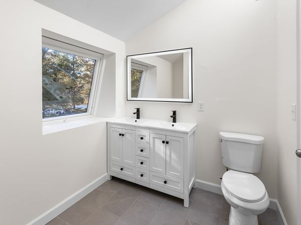 232 Lake Dr, Hamilton MA 01982