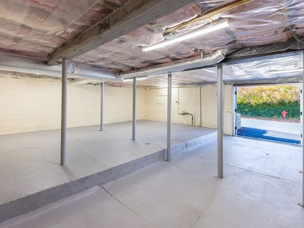 232 Lake Dr, Hamilton MA 01982