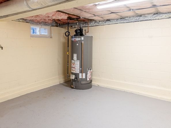 232 Lake Dr, Hamilton MA 01982