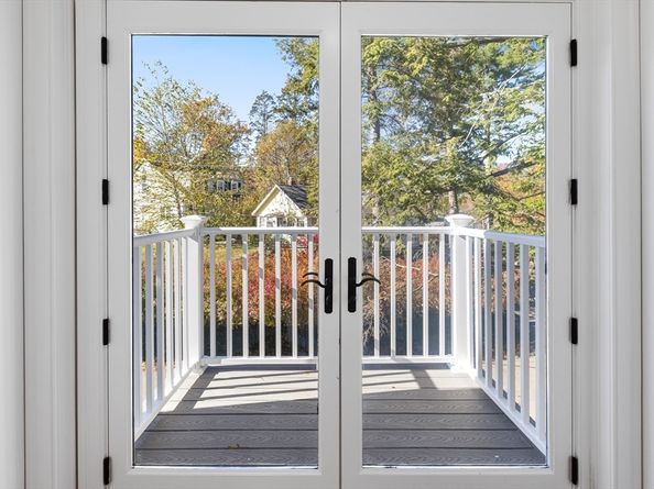 232 Lake Dr, Hamilton MA 01982