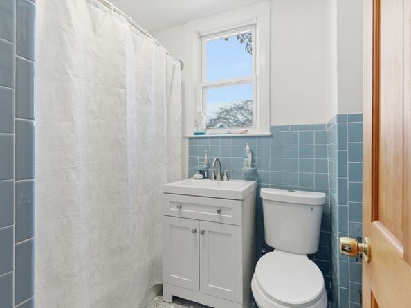 93 Robinson St, Lynn MA 01905