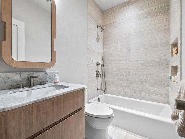 10 Rowes Wharf 1003, Boston MA 02110