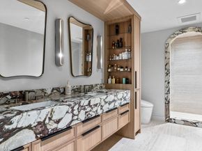 10 Rowes Wharf 1003, Boston MA 02110