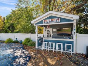 4 Horseneck Road, Shrewsbury MA 01545