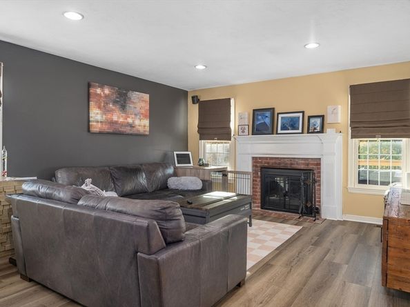 4 Horseneck Road, Shrewsbury MA 01545