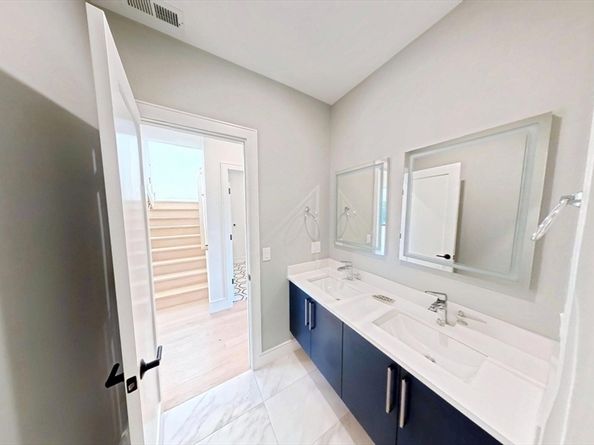 336-338 Neveda St 338, Newton MA 02460