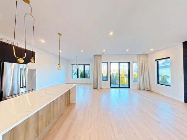 336-338 Neveda St 338, Newton MA 02460