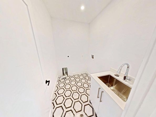 336-338 Neveda St 338, Newton MA 02460