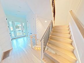 336-338 Neveda St 338, Newton MA 02460