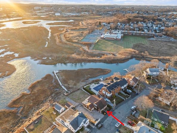 96 Utica St, Quincy MA 02169