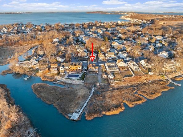 96 Utica St, Quincy MA 02169