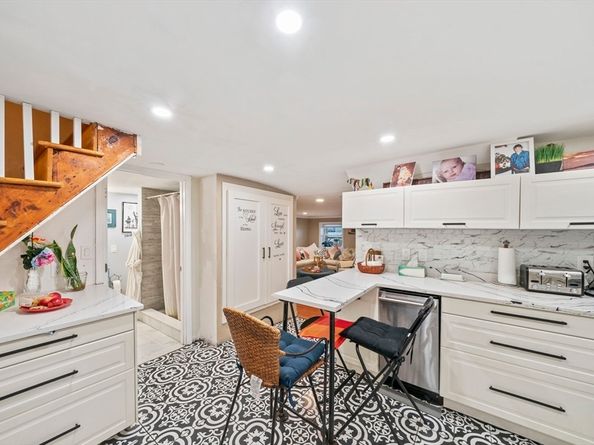 96 Utica St, Quincy MA 02169