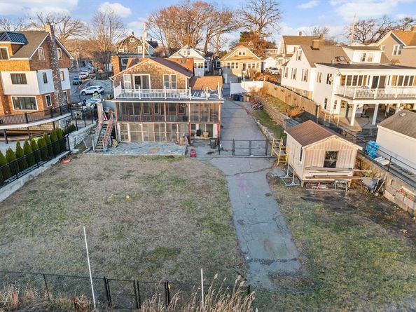 96 Utica St, Quincy MA 02169