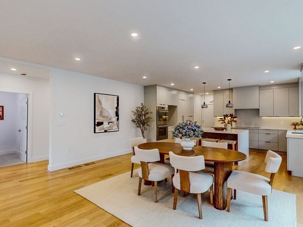 140 Columbia St 1, Brookline MA 02446