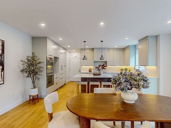 140 Columbia St 1, Brookline MA 02446