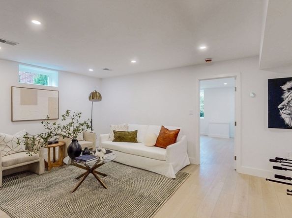 140 Columbia St 1, Brookline MA 02446