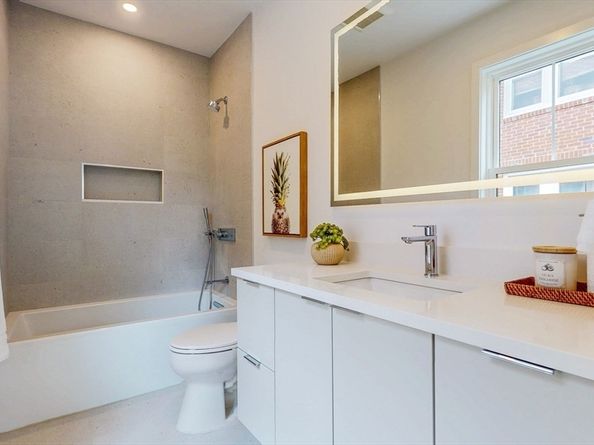 140 Columbia St 1, Brookline MA 02446