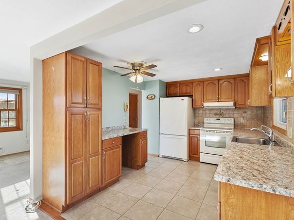 10 Paulette Dr, Danvers MA 01923