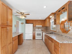 10 Paulette Dr, Danvers MA 01923