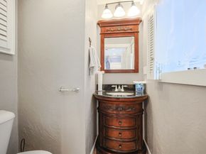 4 Roosevelt St, Wareham MA 02571