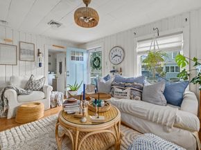 5 Beach St, Mattapoisett MA 02739