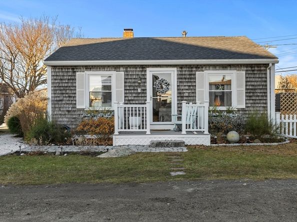 5 Beach St, Mattapoisett MA 02739
