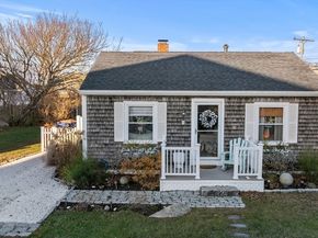 5 Beach St, Mattapoisett MA 02739