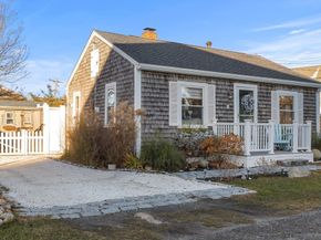 5 Beach St, Mattapoisett MA 02739