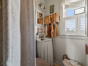 5 Beach St, Mattapoisett MA 02739