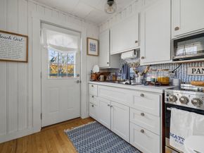 5 Beach St, Mattapoisett MA 02739