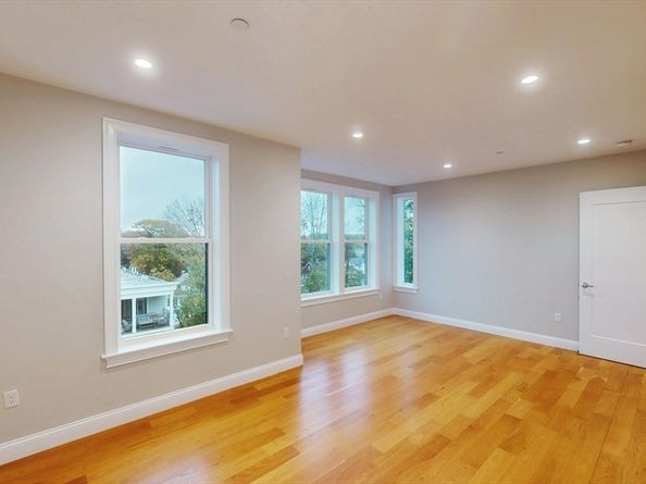 40 Westmoreland St 8, Boston MA 02124