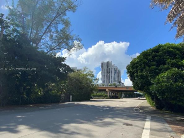 7901 SW 72nd Ave, Miami FL 33143