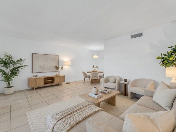 1450 NE 170th St 211, North Miami Beach FL 33162