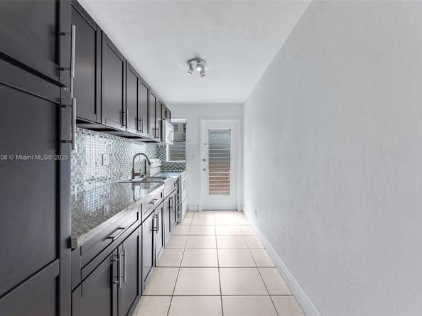 1450 NE 170th St 211, North Miami Beach FL 33162