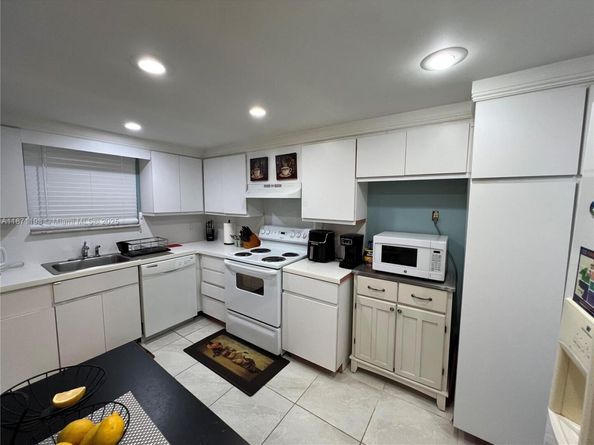 1325 N 15th Ave 23, Hollywood FL 33020