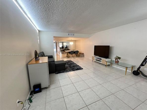 1325 N 15th Ave 23, Hollywood FL 33020