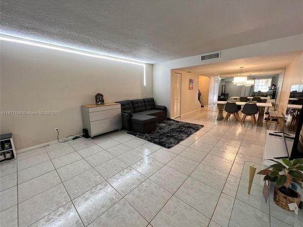 1325 N 15th Ave 23, Hollywood FL 33020