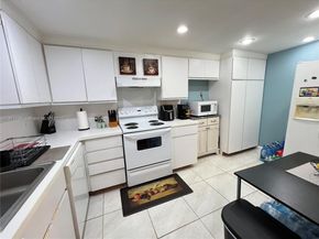 1325 N 15th Ave 23, Hollywood FL 33020
