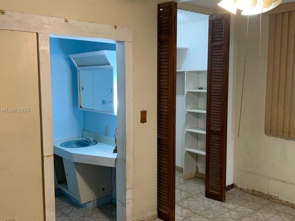 7970 NW 176th St, Hialeah FL 33015