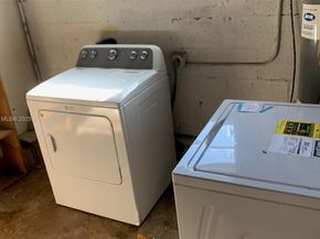 7970 NW 176th St, Hialeah FL 33015