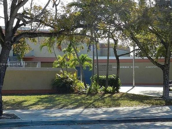 7970 NW 176th St, Hialeah FL 33015