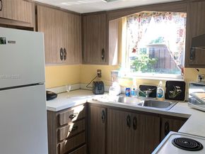 7970 NW 176th St, Hialeah FL 33015