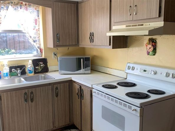 7970 NW 176th St, Hialeah FL 33015