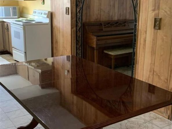 7970 NW 176th St, Hialeah FL 33015